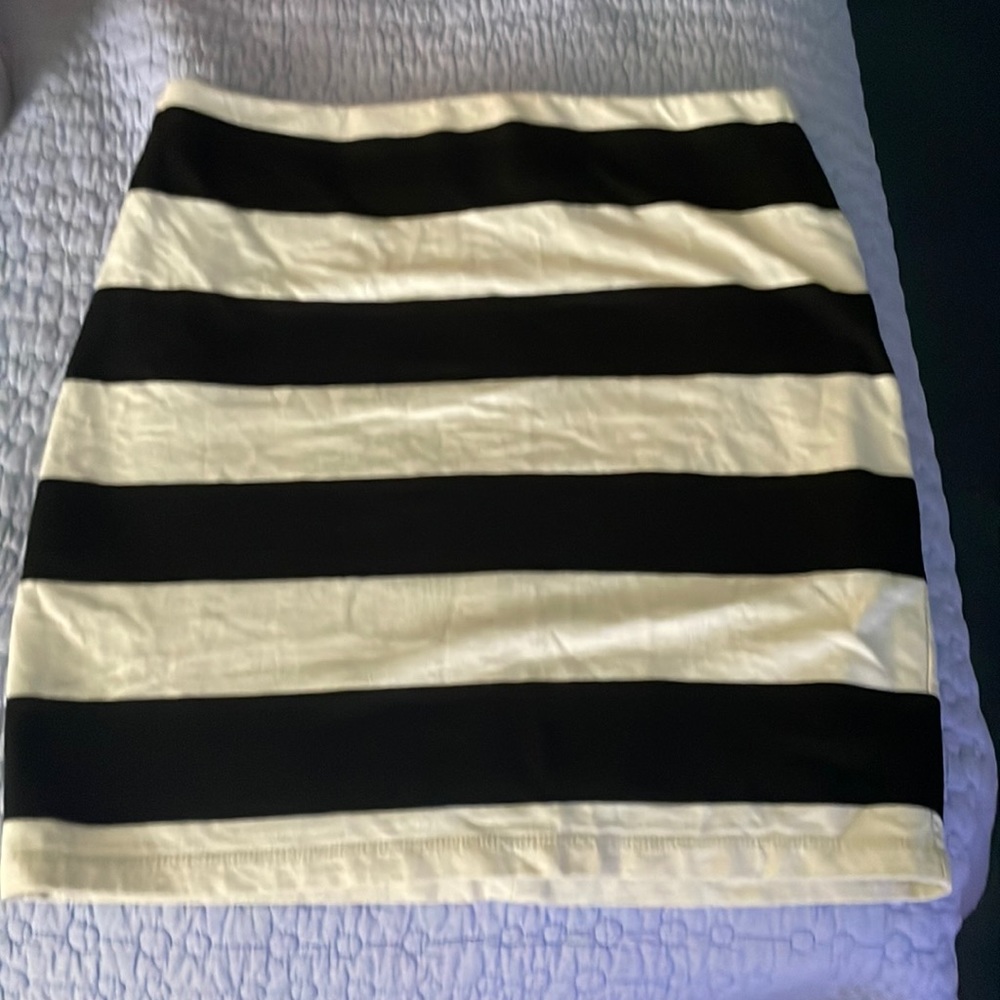 Halogen skirt 17 inches from top to bottom straight tight fit size small